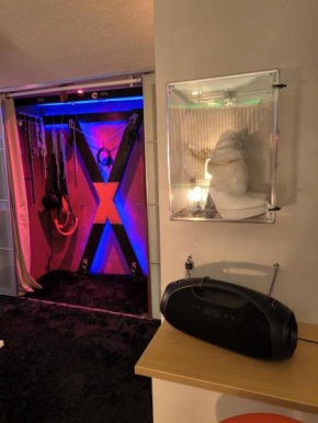 Love-room Discret 40 m2 Bormes les mimosas village avec Terrasse